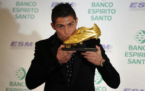 cristiano ronaldo gold Cristiano Ronaldo donated his Golden Boot worth €1.5 million